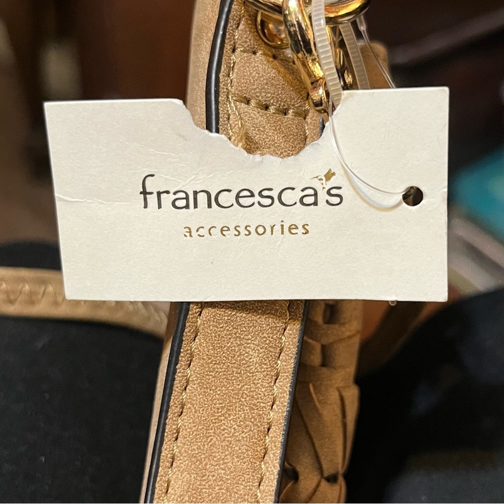 Francesca’s Small woven crossbody - Picture 7 of 9